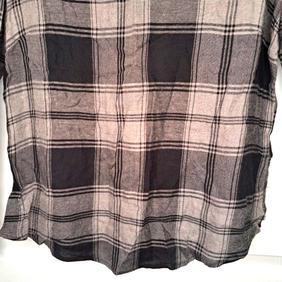Maurices Black Gray Plaid Cold Shoulder Fall Autumn Top Size Small - Picture 5 of 8